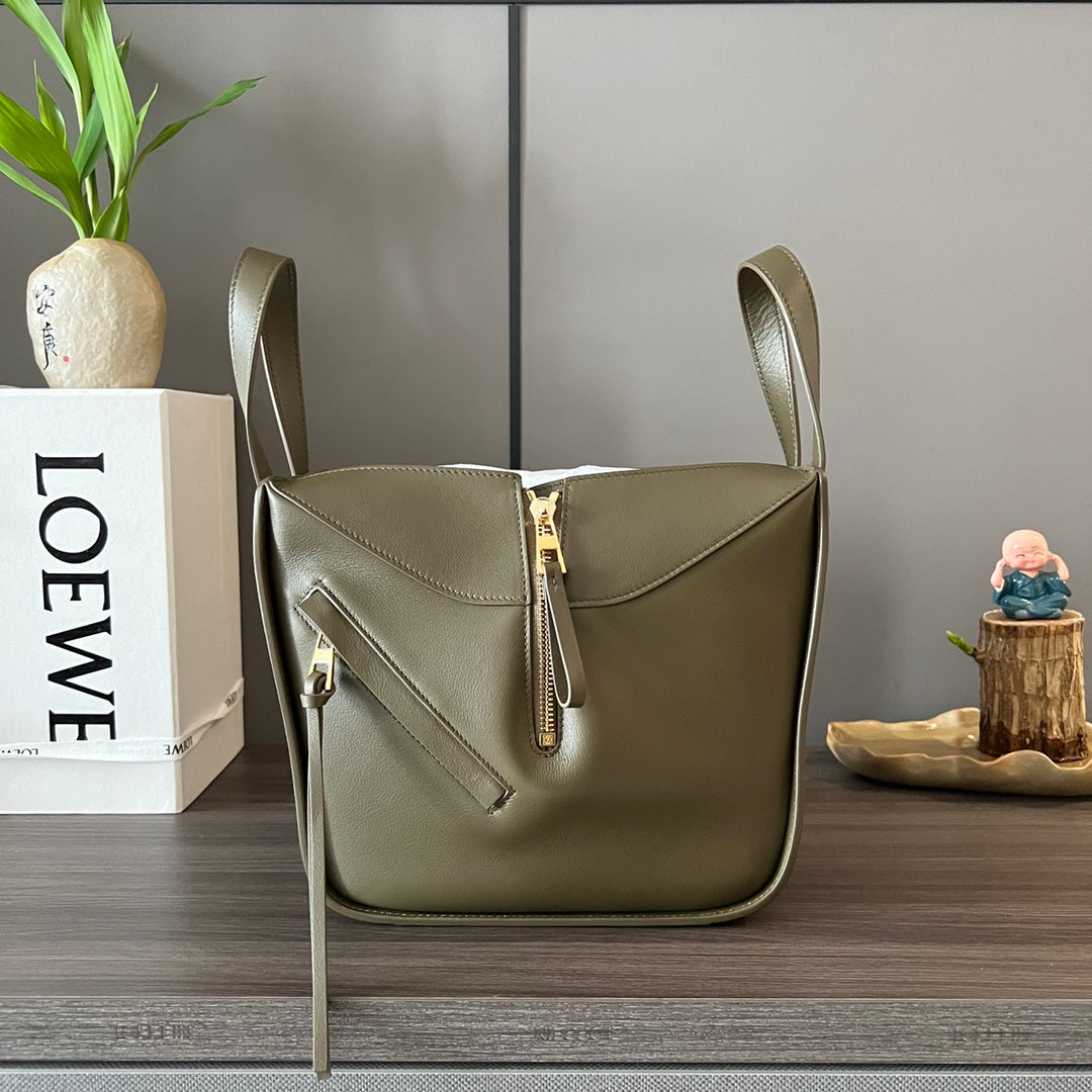 LOE 20 HAMMOCK COMPACT BAG IN ARMY GREEN CALFSKIN