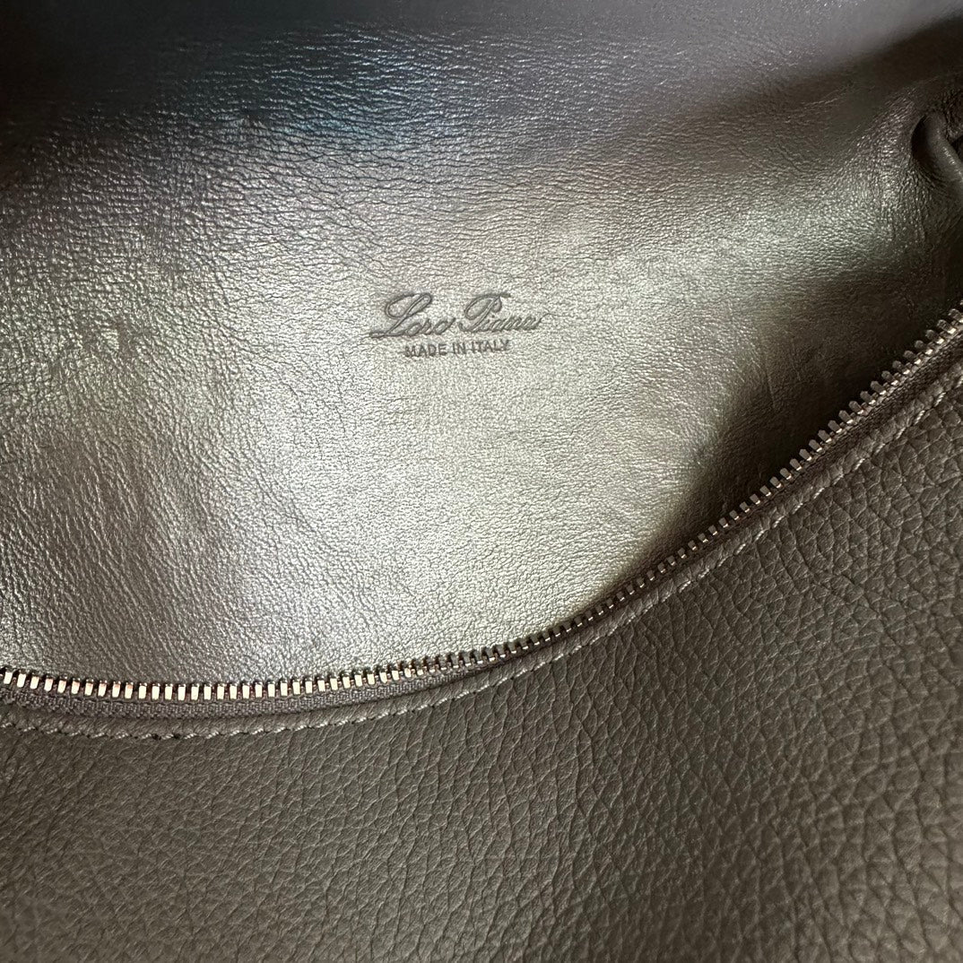 EXTRA POCKET BACKPACK L23.5 IN GRAY CALFSKIN WITH SILVER HARDWARE