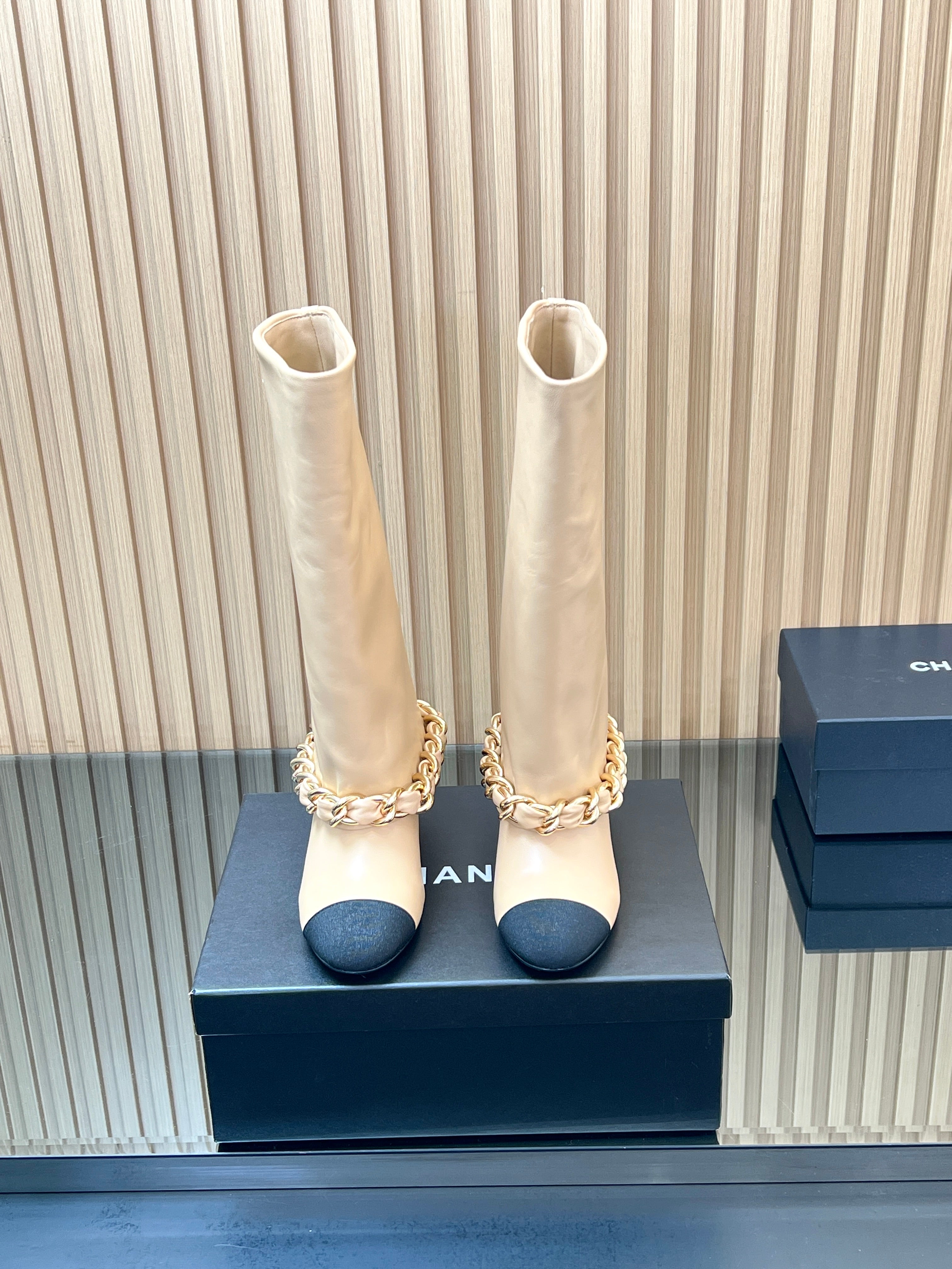 CHANEL 25S HIGH BOOTS 65MM IN BEIGE CALFSKIN GOLD HARDWRE