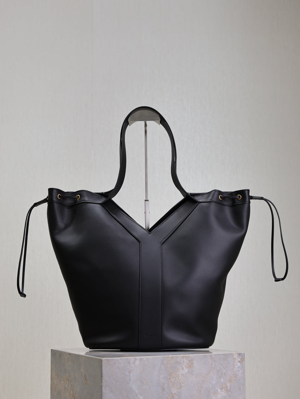 YSL 25S Y LARGE HOBO 50 IN BLACK CALFSKIN GOLD HARDWARE