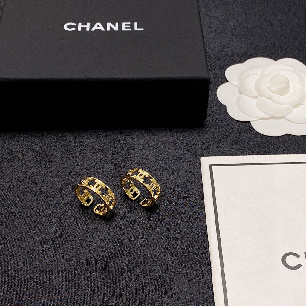 18K  Chanel Vintage Openwork Ring