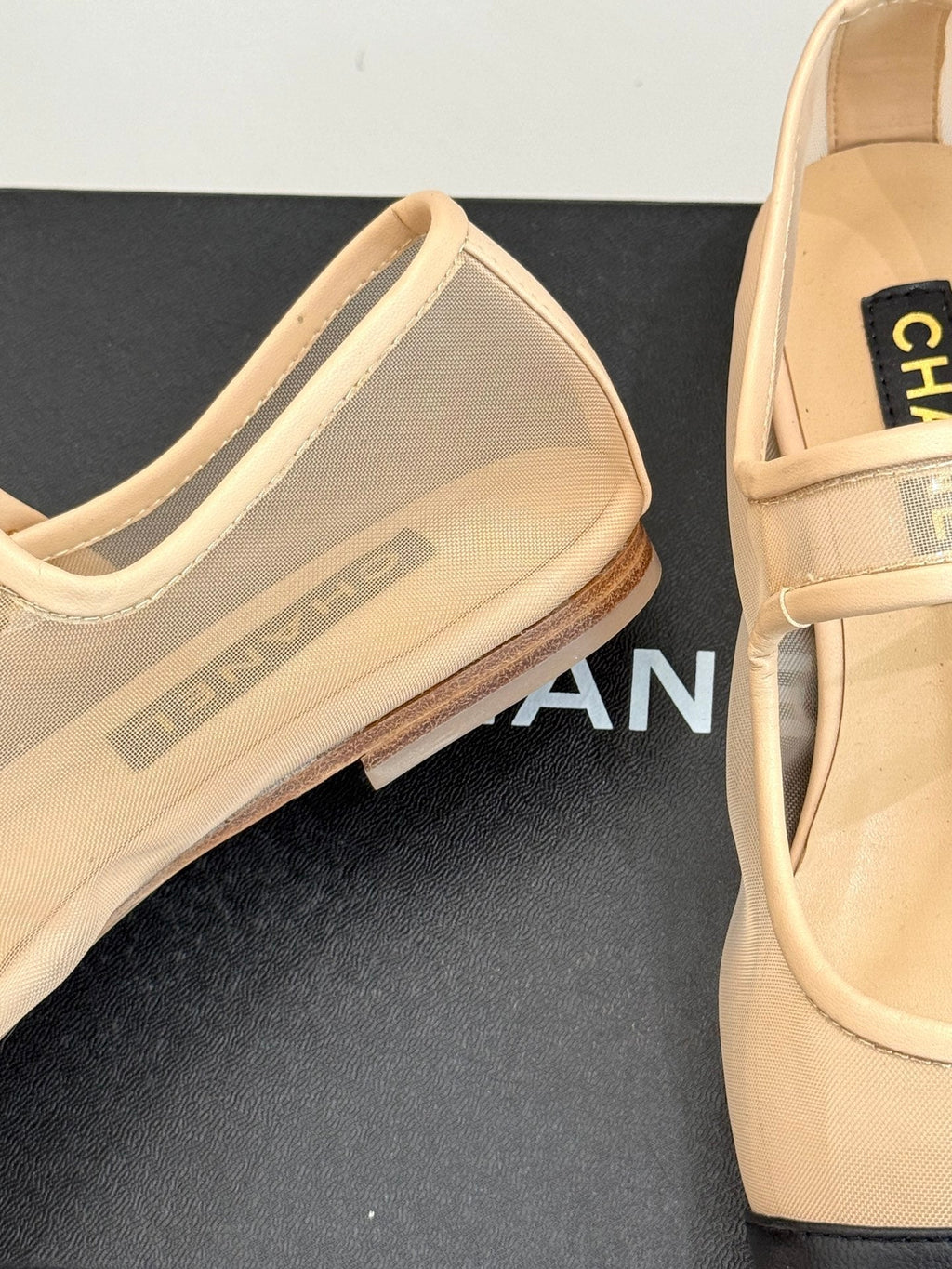 CHANEL FLAT SHOES IN BEIGE MESH AND BLACK LAMBSKIN