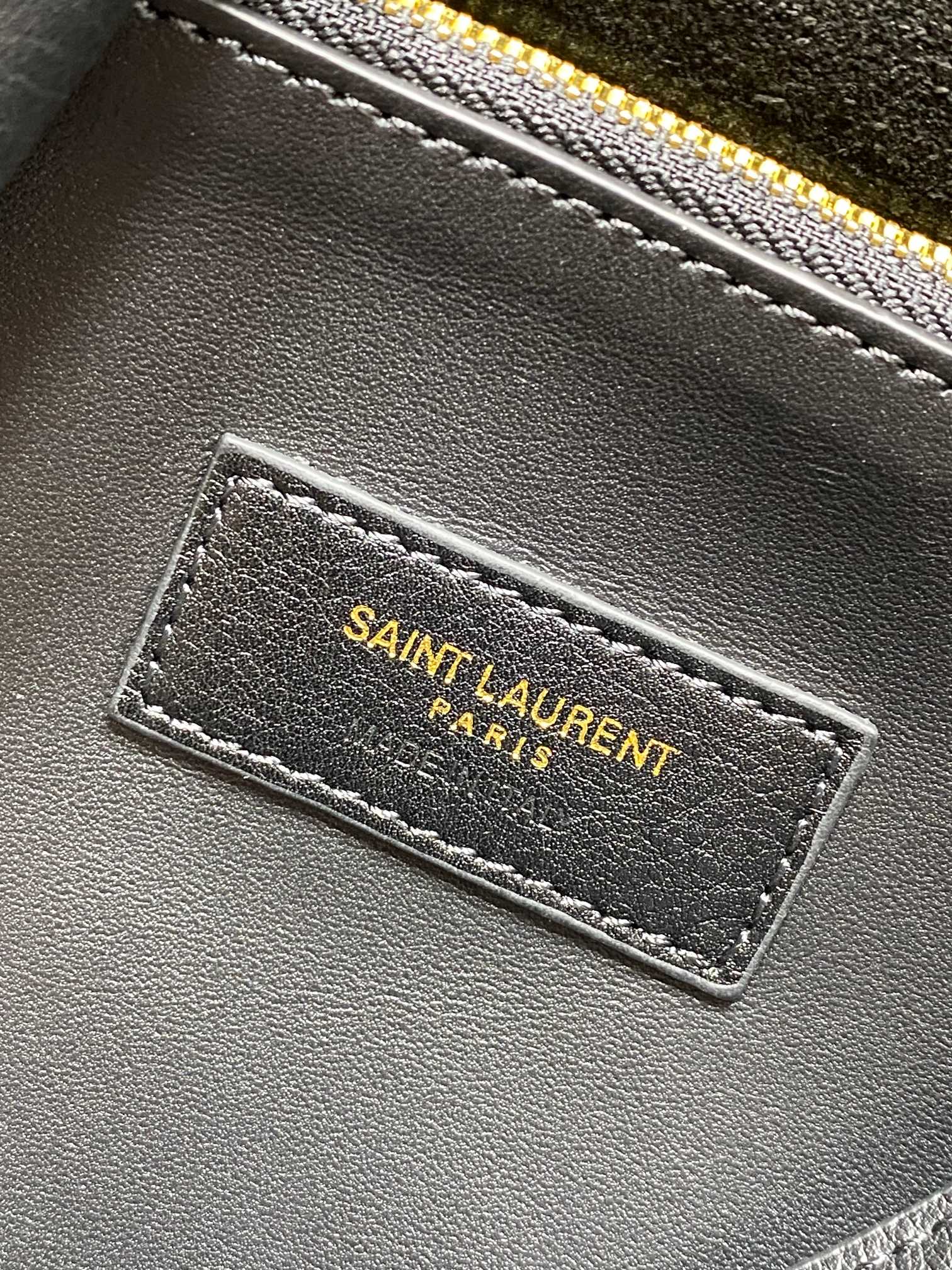 LE 5 À 7 LARGE SUPPLE BAG 31 IN BLACK CALFSKIN