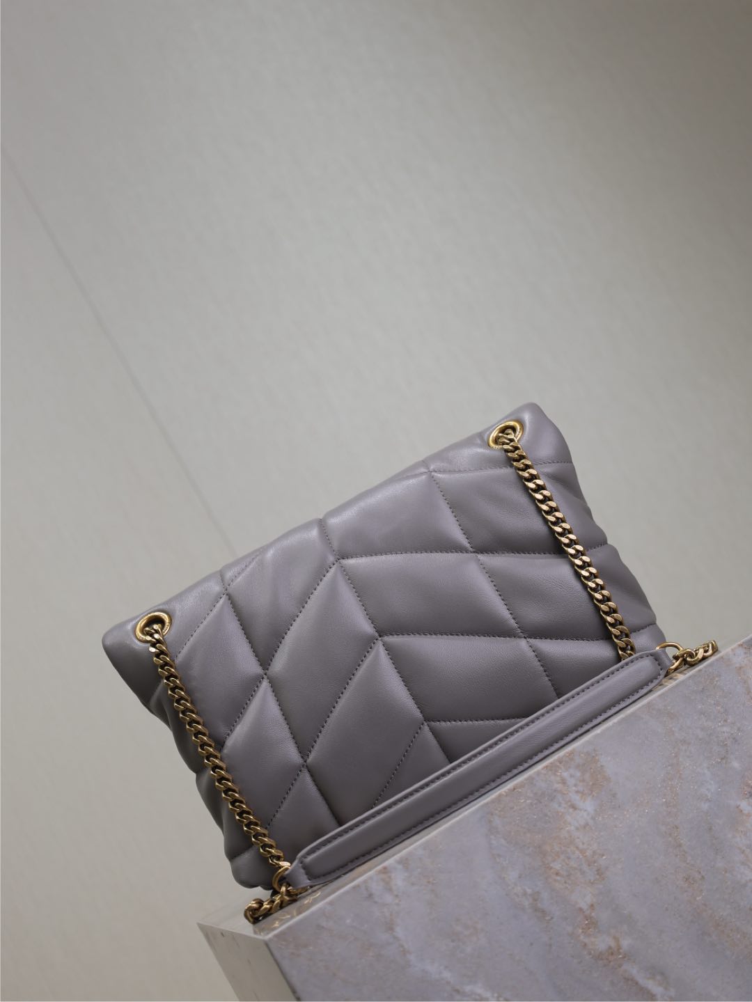 YSL 25S LOULOU PUFFER MEDIUM 29 IN SMOKY LAVENDER CALFSKIN