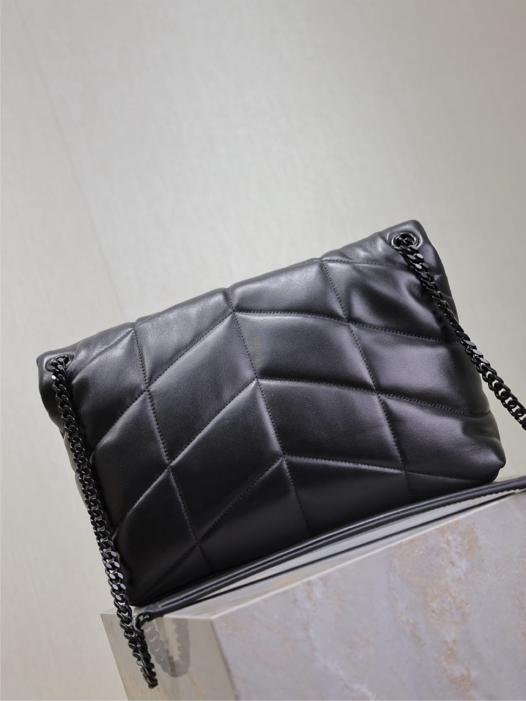 YSL 25S LOULOU PUFFER GM 35 IN BLACK CALFSKIN BLACK HARDWRE